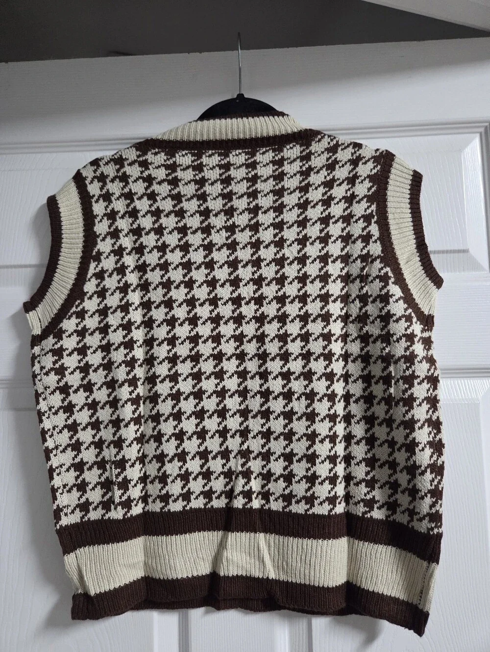 Womens  NWOT Brown And Cream V-Neck Houndstooth Knit Sweater Vest